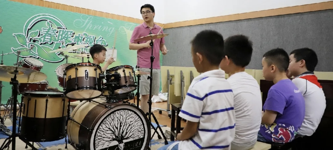 给学生进晨光小学课堂培训