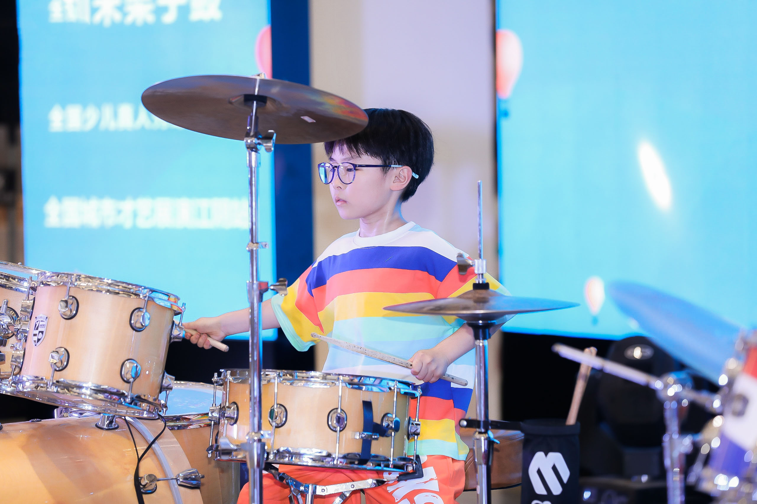 利未架子鼓学员参加公开比赛演出,通过真实舞台实践积累演奏经验,提升音乐表达能力